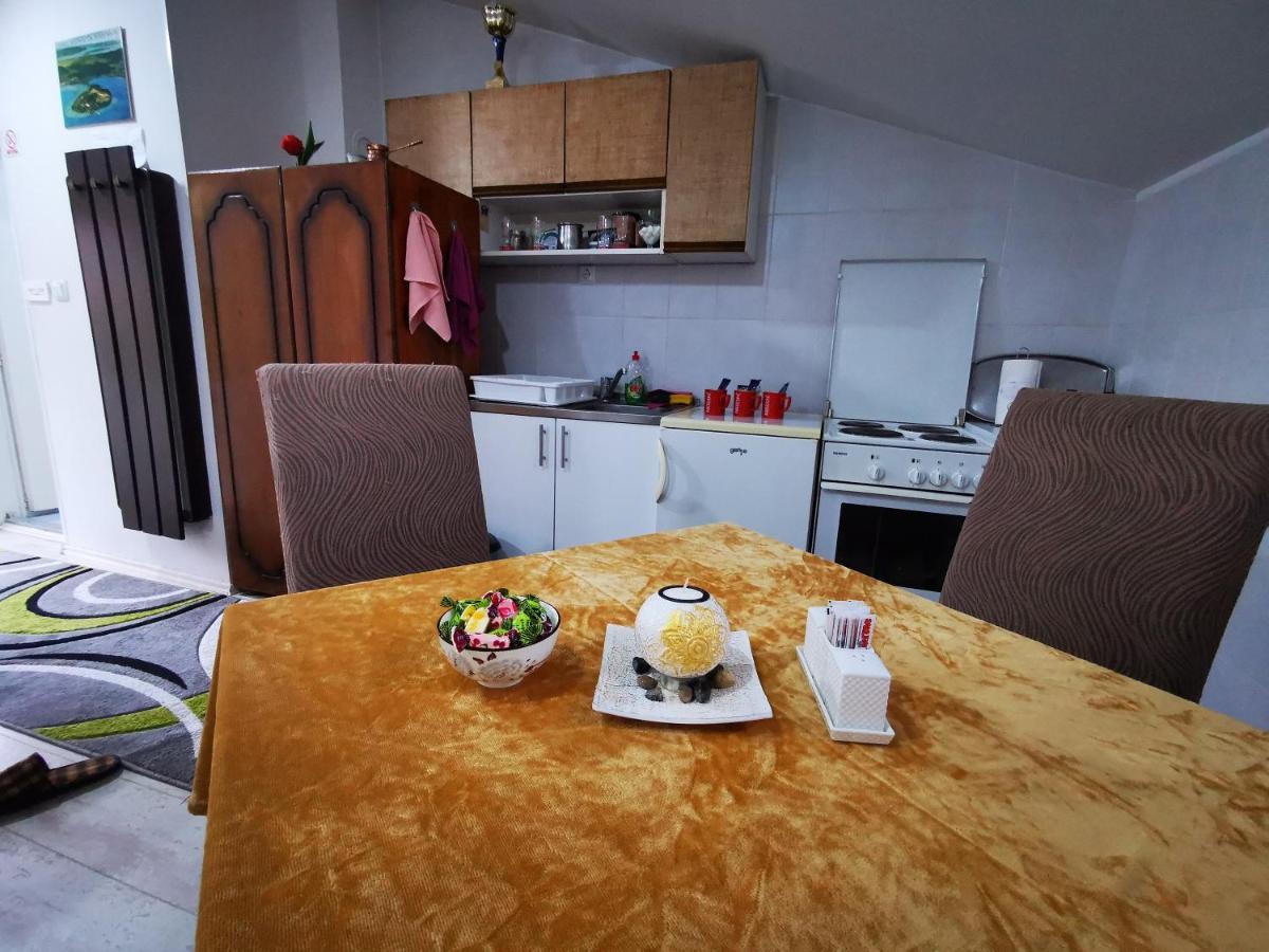 White Apartment Sarajevo - Free Parking エクステリア 写真