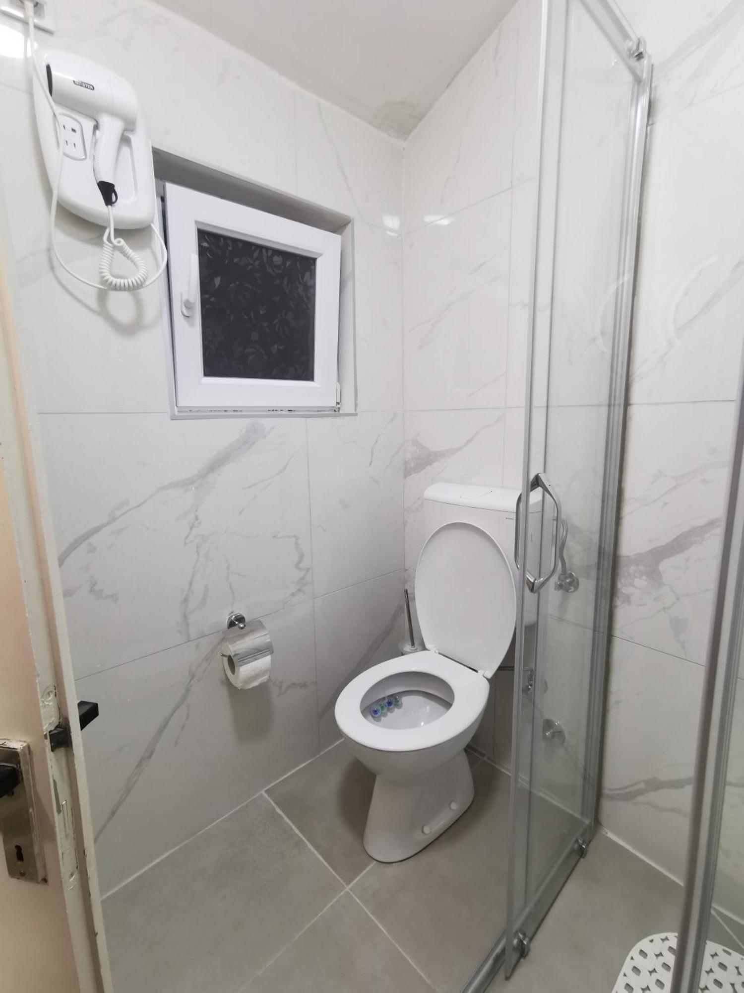 White Apartment Sarajevo - Free Parking エクステリア 写真