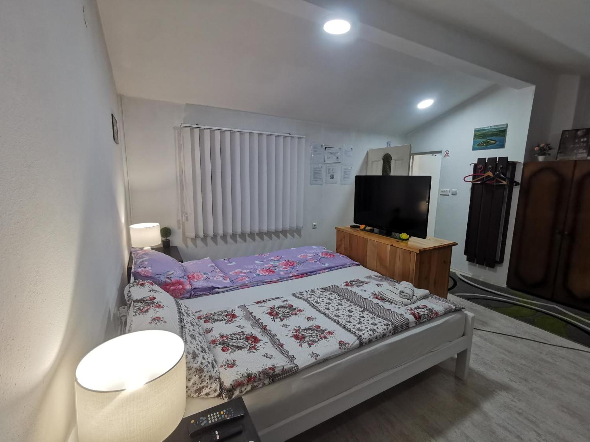 White Apartment Sarajevo - Free Parking エクステリア 写真